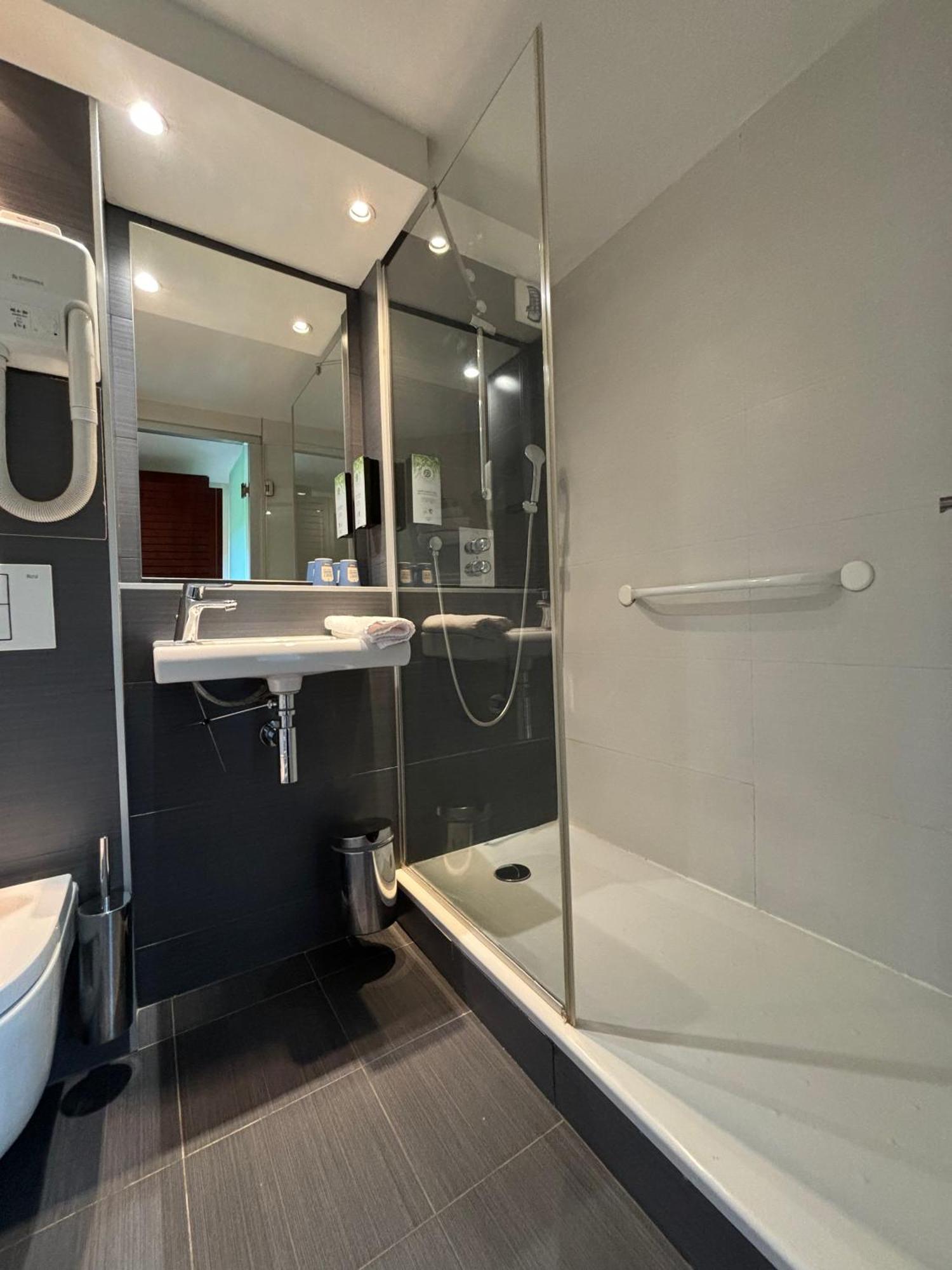 Kyriad Bordeaux Lormont Exteriör bild