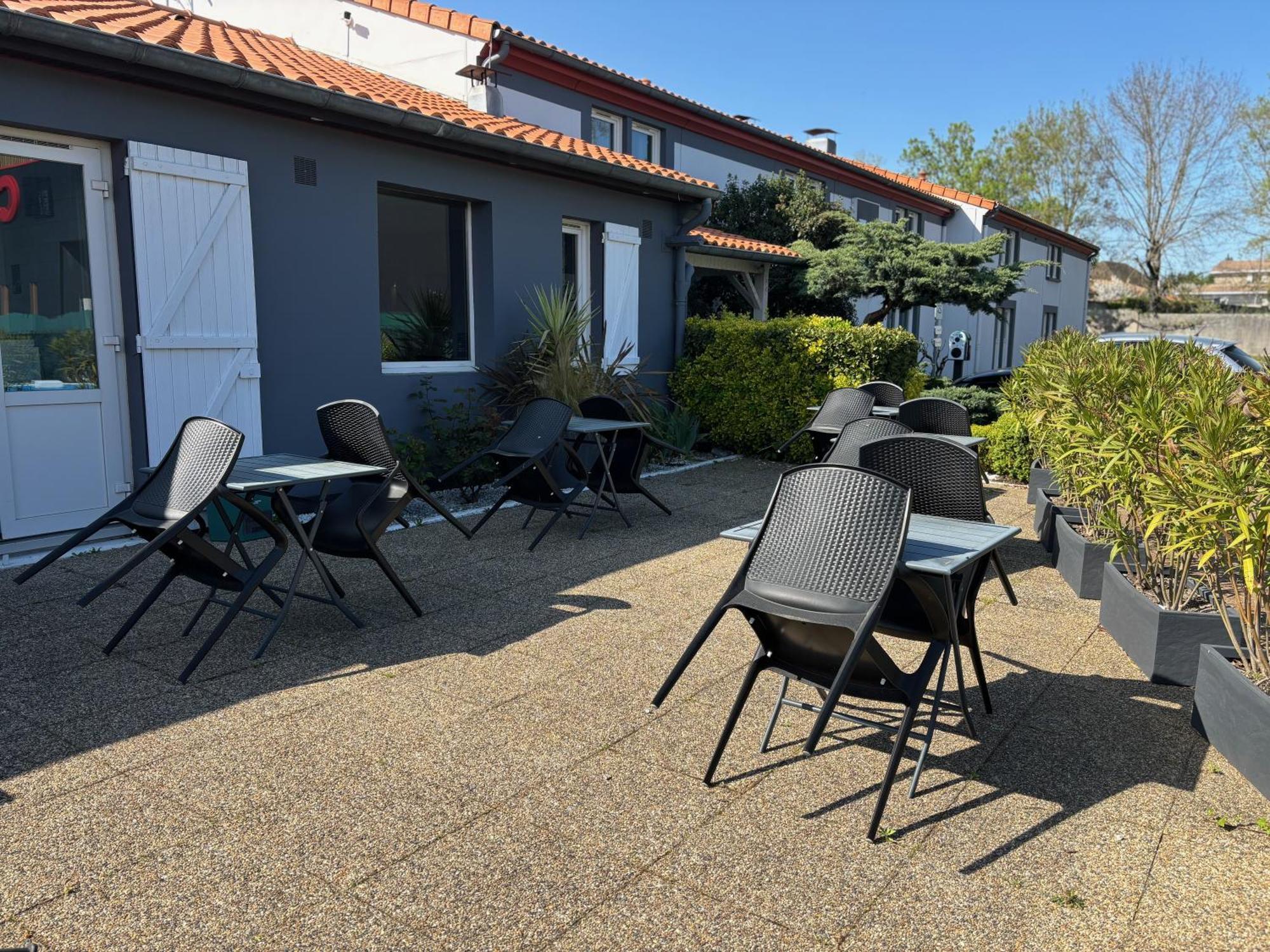 Kyriad Bordeaux Lormont Exteriör bild